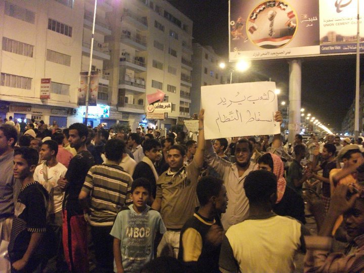 عدن .. مظاهرات غاضبة تطالب برحيل حكومة هادي
