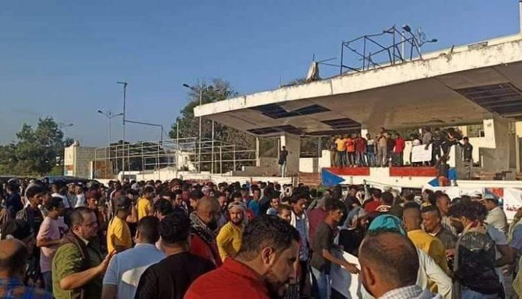 عدن .. احتجاجات شعبية تدعو للتظاهر غدا أمام قصر معاشيق