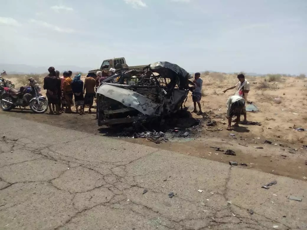وفاة 12 شخص من أسرة واحدة بحادث مروري مروع بطريق طور الباحة – عدن