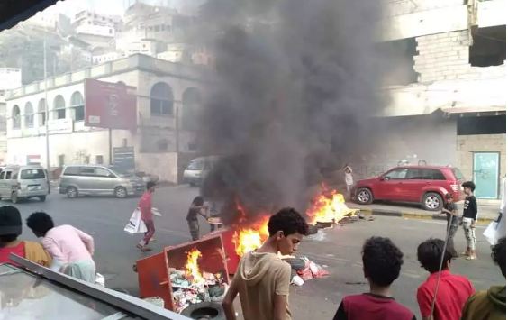دعوات لتظاهرات ليلية غاضبة وقطع الطرقات في عدن