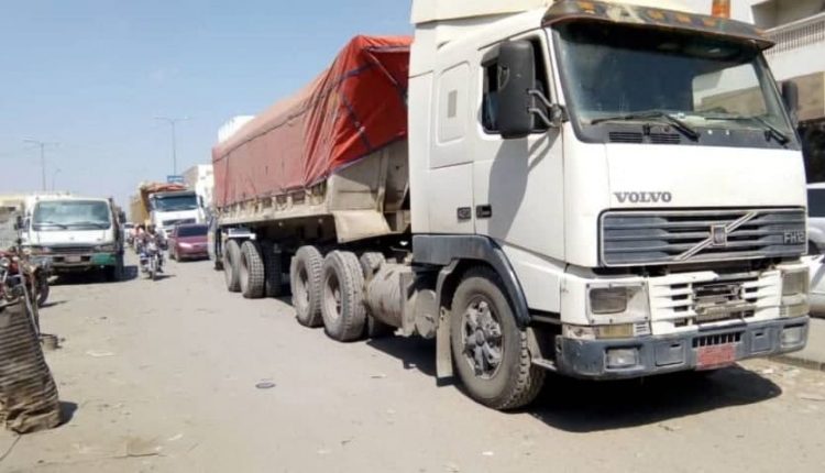 عصابة مسلحة تذبح سائق شاحنة في الطريق الدولي  عدن – حضرموت