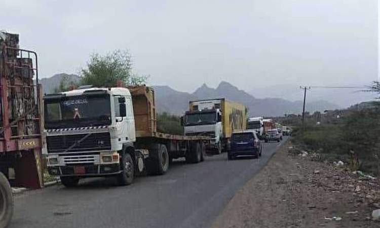 لحج.. محتجون يقطعون الطريق في ردفان احتجاجاً على تهريب السجناء