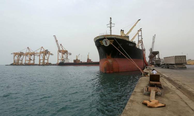 قيود جديدة على التجار في ميناء عدن