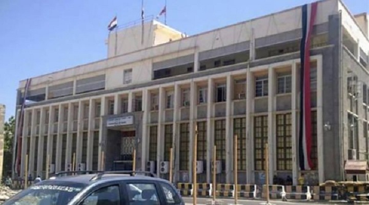 البنك المركزي في عدن يواصل الفشل في وقف انهيار العملة