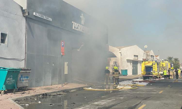 تهديد بقصف مواقع حساسة في الإمارات بعد ساعات من اندلاع حرائق في دبي