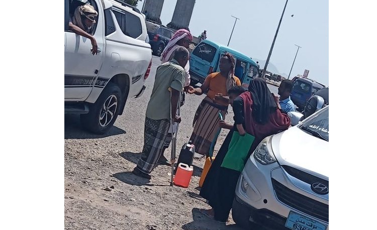 البنزين بالسوق السوداء في عدن يصل إلى 55 ألف ريال يمني