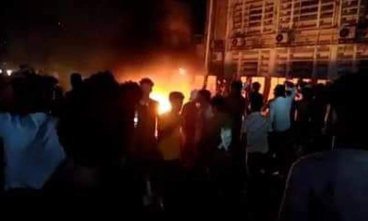 احتجاجات لليلية في حضرموت تندد بإنقطاع التيار الكهربائي