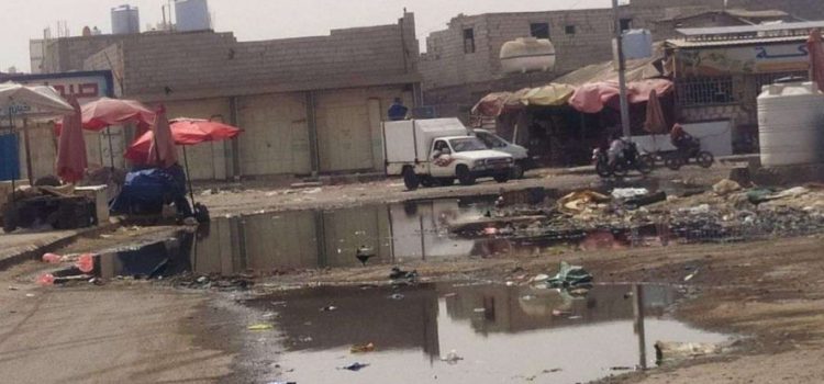 طفح المجاري تزيد من معاناة السكان في الشيخ عثمان للشهر الثاني