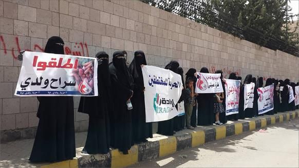 أمهات حضرموت تطالب بالكشف عن مصير ذويها المخفيين في سجون الإنتقالي