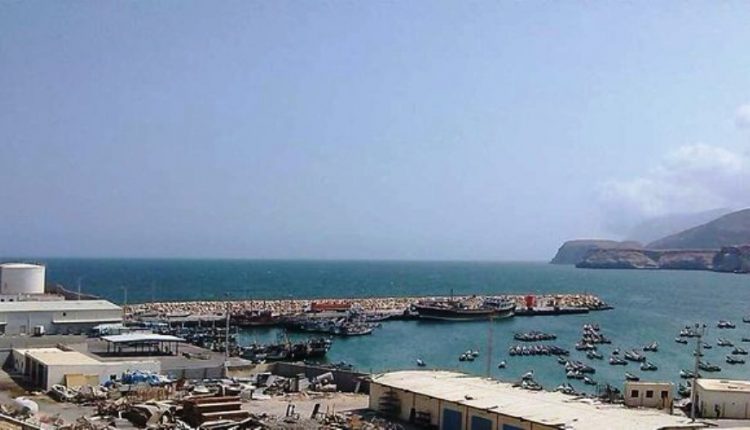 القوات السعودية تمنع الصيادين في المهرة من الاصطياد وتصادر قواربهم