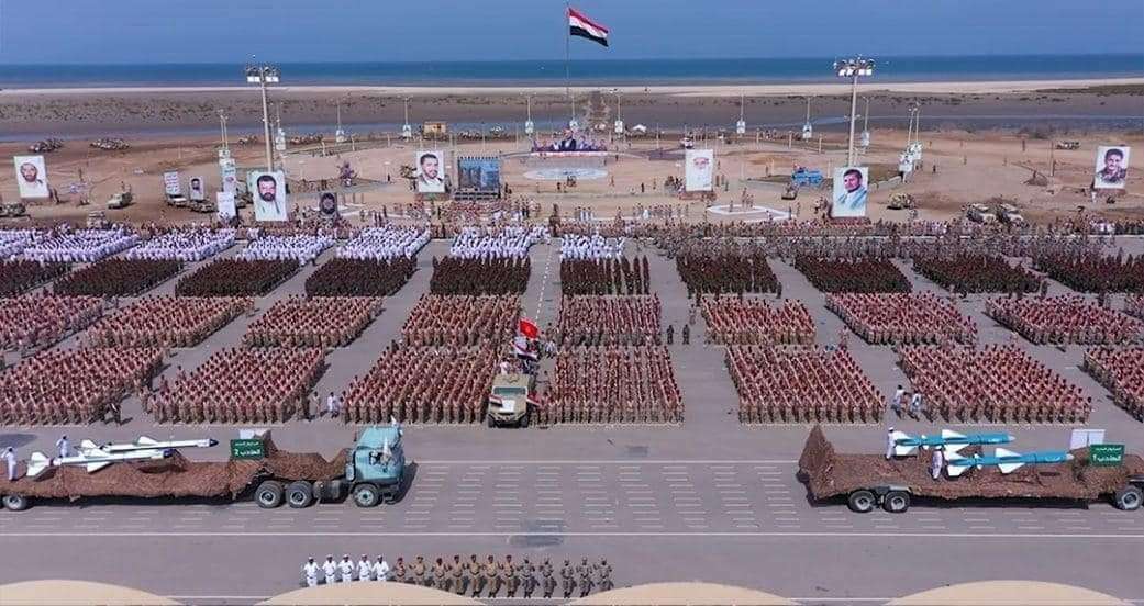 ما الرسالة التي أراد الحوثيون إيصالها باحتفالهم بذكرى 30 نوفمبر في الحديدة؟