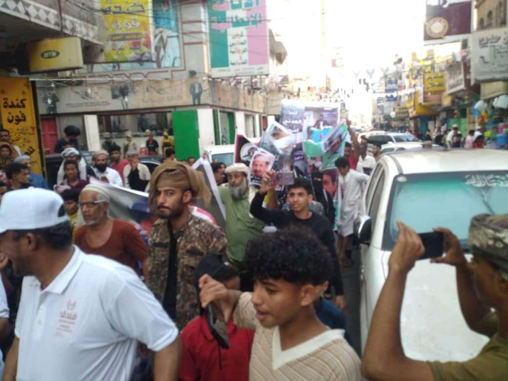 مظاهرة حاشدة في عدن تُندد بالإعتقالات والإخفاء القسري الذي يمارسه الانتقالي