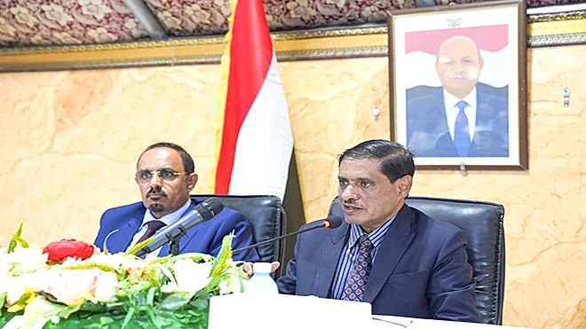 محافظ حضرموت يرفض توجيهات حكومة بن مبارك بتزويد كهرباء عدن بالوقود