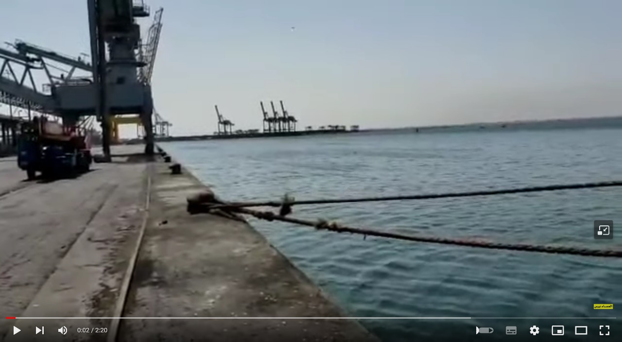 ميناء عدن ينتظر وصول السفن بفارغ الصبر وميناء الحديدة يسحب كل التجار