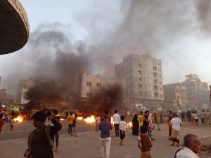 الحراك يندد بقتل عدد من المحتجين برصاص الانتقالي بعدن