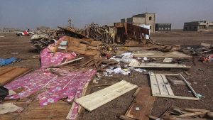 وفاة مواطنين وتدمير منازل شعبية جراء عاصفة رعدية بلحج