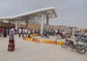 أزمة مفاجأة في مشتقات النفطية في حضرموت والمهرة