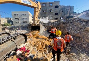 الإحتلال يهدد بقصف مستشفى القدس والأطقم الطبية ترفض إخلاء المستشفى