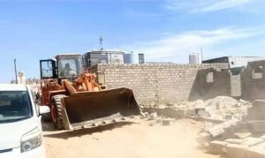 المحافظ ابن الوزير يهدم 8 منازل للمواطنين في عتق