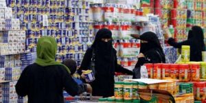 ارتفاع مهول في أسعار المواد الغذائية في عدن في ظل انهيار العملة