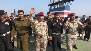 وزير دفاع صنعاء يتحدى أمريكا ويتوعد بإغراق بوارجها في حال اعتدت على اليمن