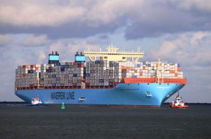 شركة شحن بحري دنماركية تعلن وقف تمرير سفنها من البحر الأحمر