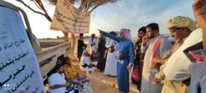 قبائل حضرموت في حقل الخشعة ترفض الوساطات لرفع اعتصامهم المطالب بخفض أسعار الوقود