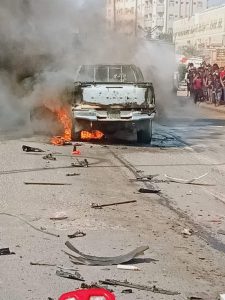 شاهد .. تفجير سيارة في عدن وسقوط قتلى وجرحى