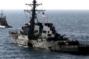 القيادة الأمريكية تعترف باستهداف عدد من سفنها وبوارجها الحربية في البحر الأحمر