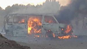 إحراق باص مواطن برصاص الانتقالي في عدن
