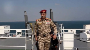 وزير دفاع صنعاء يتوعد أمريكا وبريطانيا وينصحها لا جدوى من تحشيد الأساطيل
