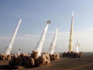 مسؤولون أمريكين : 5 صواريخ إيرانية أصابت “قاعدة نيفاتيم” الإسرائيلية