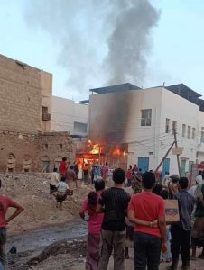حريق يلتهم بقالة ومولد كهربائي في الشيخ عثمان وسط غياب الدفاع المدني