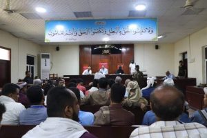 الحكم بالسجن أربع سنوات على الصحفي أحمد ماهر بعد عامين من اختطافه وتعذيبه