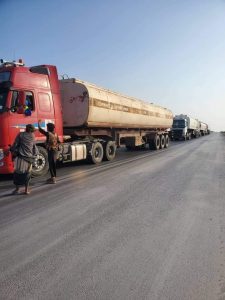 شبوة.. قطاع قبلي يمنع دخول ناقلات نفط كهرباء عدن إلى النشيمة