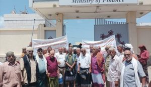 احتجاجات غاضبة للعسكريين الجنوبيين في عدن