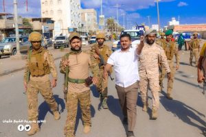 وسام معاوية يثير الهلع بين أوساط النساء والأطفال في أحد المطاعم بعدن