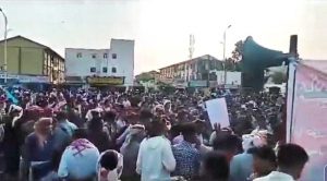وزارة الدفاع بحكومة بن مبارك تؤيد فعالية مليونية عشال ضد الانتقالي بعدن