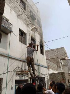 عدن .. حريق جديد  يلتهم شقة سكنية بالمنصورة في غياب تام للدفاع المدني