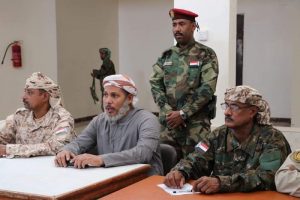 فيديو للمحافظ الثقلي .. ألفاظ نابية وتوعد بالقتل ومداهمة منازل القضاة والمواطنين في سقطرى