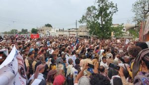 قبائل أبين تُهدد بقطع الطريق الدولي بشكل كامل