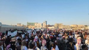 مسيرة شعبية بالمهرة تُحذر السعودية والإمارات من جّر المحافظة إلۑى مربع عدن