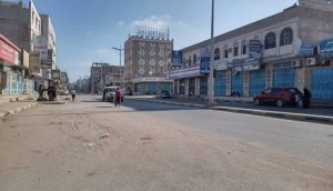إضراب شامل يشل الحركة التجارية في عدن احتجاجاً على انهيار العملة