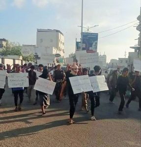 “استمرار ثورة الغضب: عدن تواصل احتجاجاتها ضد التحالف وحكومة الفساد.. والشارع يرفض التراجع!”