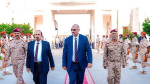 الزبيدي يهدد قبائل حضرموت من قيادة المنطقة العسكرية الثانية.. والأخيرة تدعو للرد  