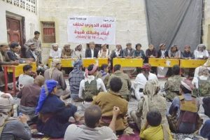 حلف قبائل شبوة يطالب حكومة عدن بوقف انهيار العملة ومنع الجبايات