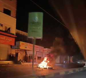 عدن تشتعل مجددًا.. احتجاجات واسعة تندد بانهيار الكهرباء وتتهم “التحالف والانتقالي” بالتجاهل المتعمد