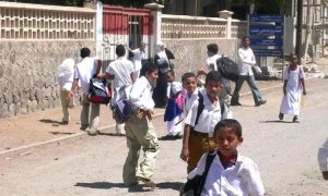 كارثة تعليمية في عدن.. مدارس بمليون ريال وأهالٍ بين مطرقة الغلاء وسندان انقطاع الرواتب!