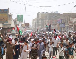 أبين تشهد مظاهرة حاشدة نصرة لغزة وتنديدًا بالصمت الدولي(فيديو )