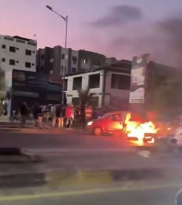 انقطاع كامل للكهرباء يدفع باحتجاجات غاضبة في عدن وقطع للطرق